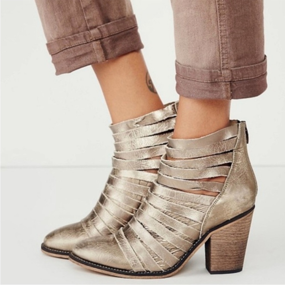 Free People Leather Metallic Silver Shimmer Strappy Ankle Boots Sandals Size 7.5